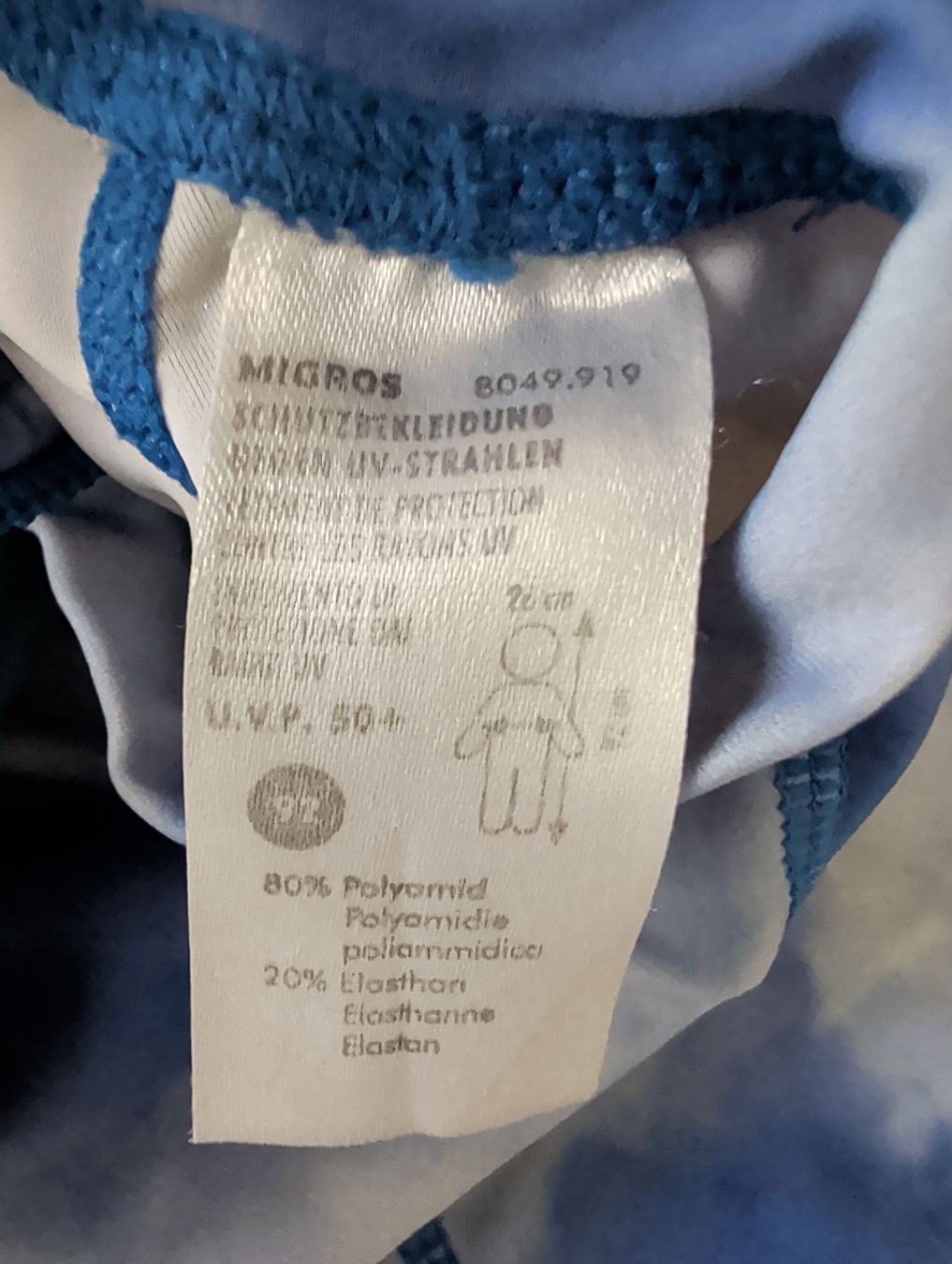 Migros Costumi da bagno: 2 UV Bade Shirts Grösse 92/98 – Usato da Heiligkreuz (Mels) venduto da stolzesbuebemami 1