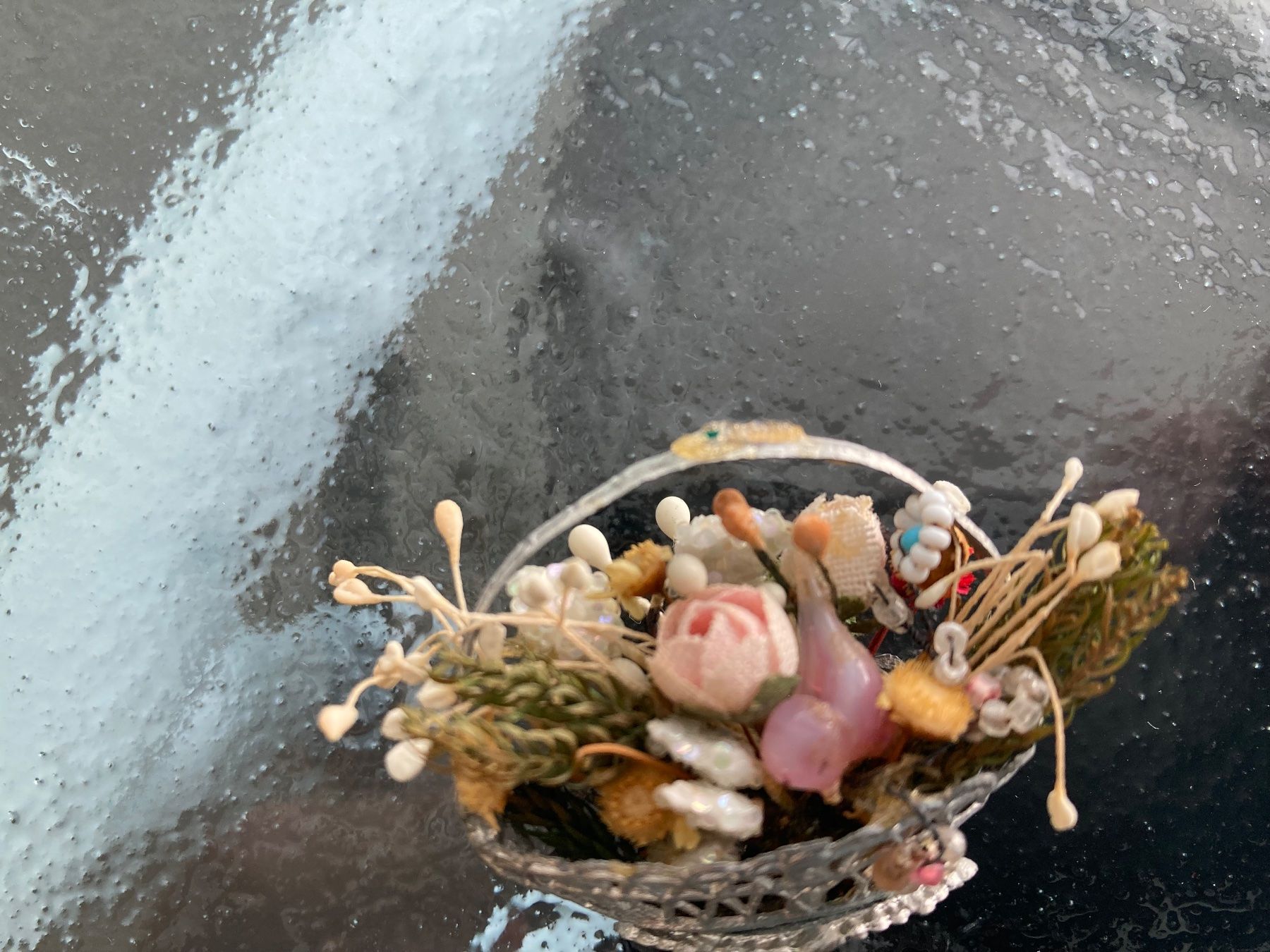 Case e mobili per bambole: Miniatur Blumen-Körbchen viktorianisch, mit Murano Vögelchen – Usato da Zürich venduto da kostbares 1