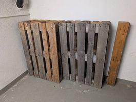 Holzpaletten mit Kissen