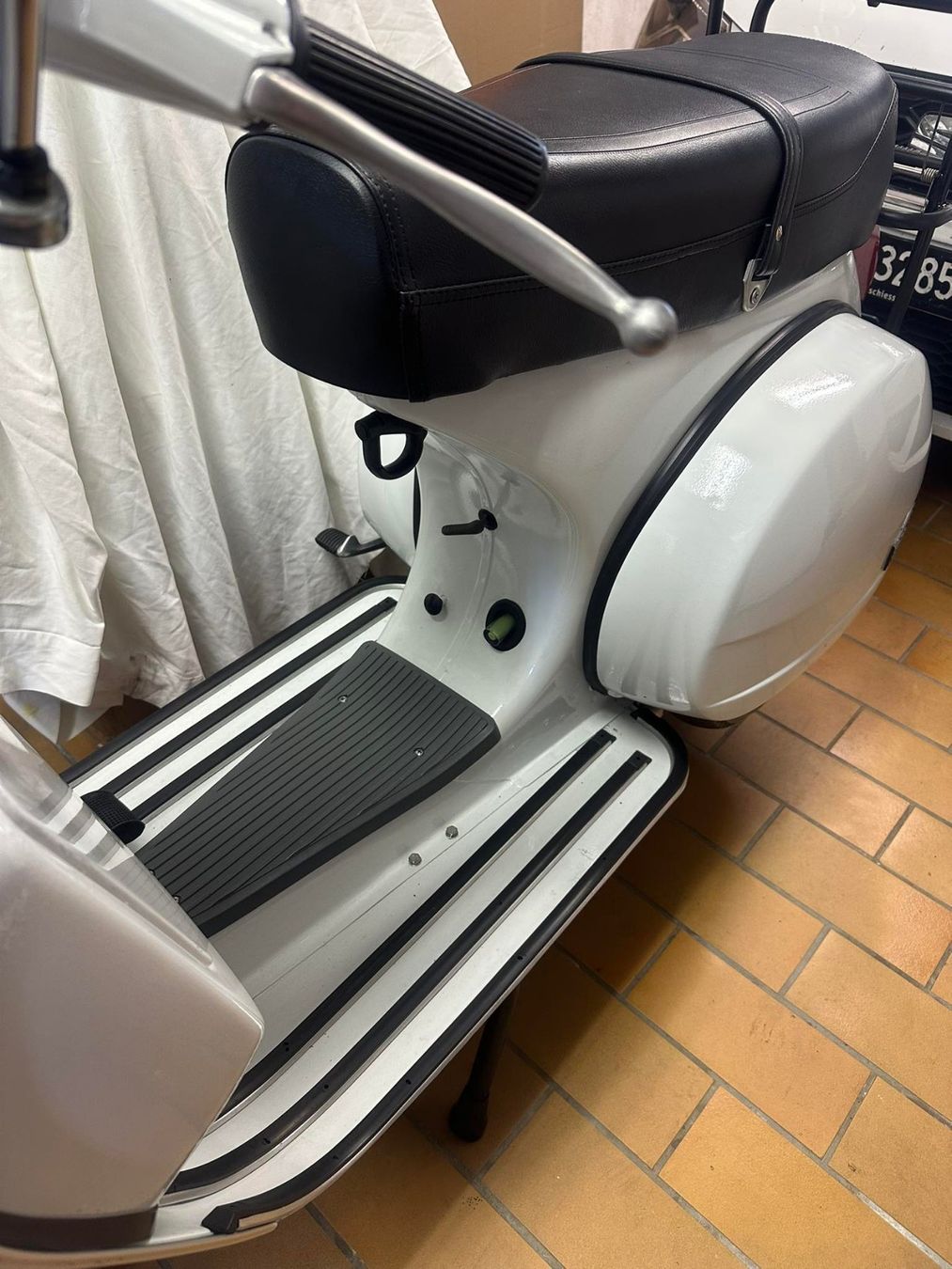 Piaggio Strada: Vespa 125 E weiss revidiert – Usato da Triesen venduto da Simo.Co 2