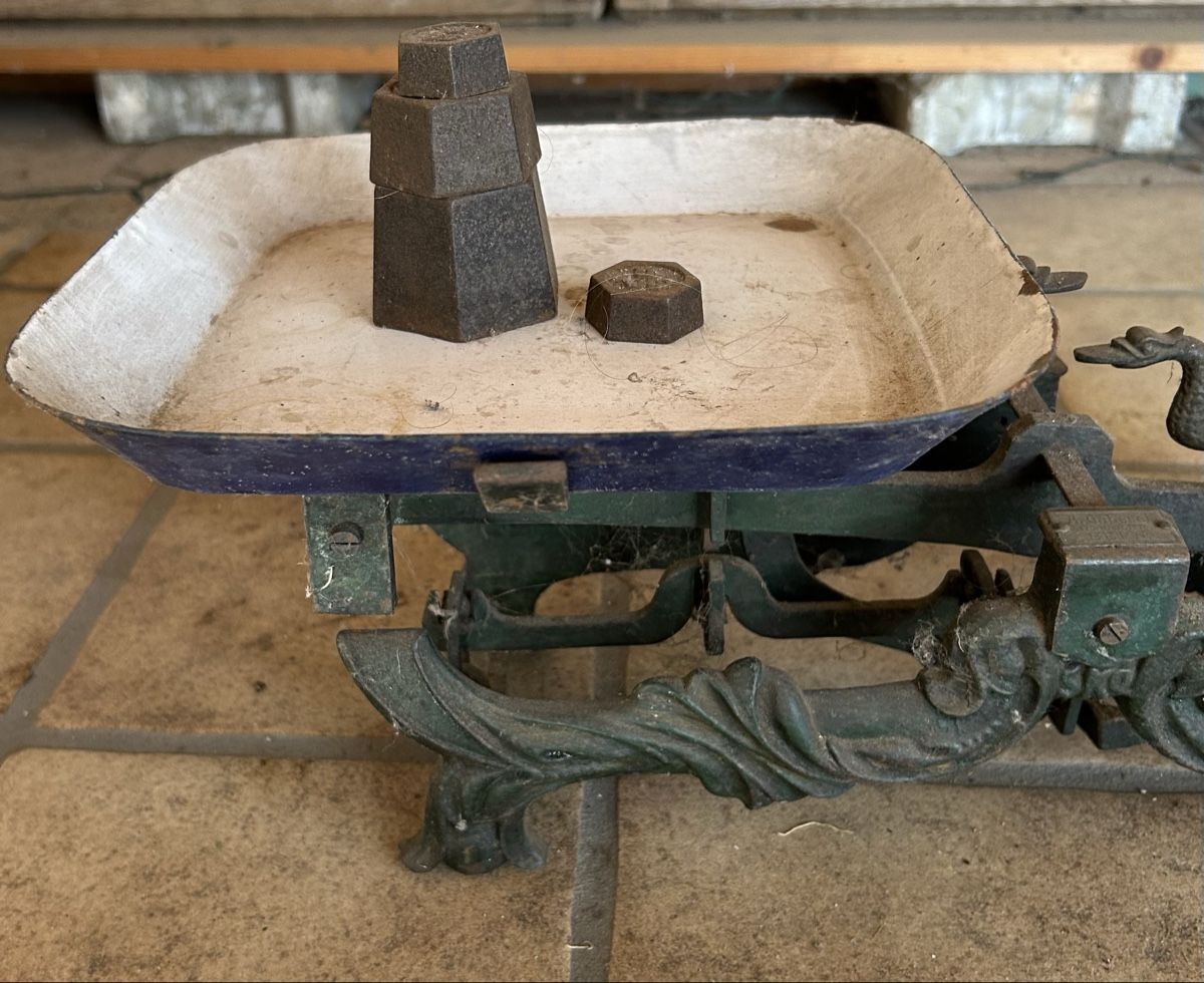Bilance e pesi: Antike Waage mit Gewichten. – Usato da Gwatt (Thun) venduto da ate_6ng8 4