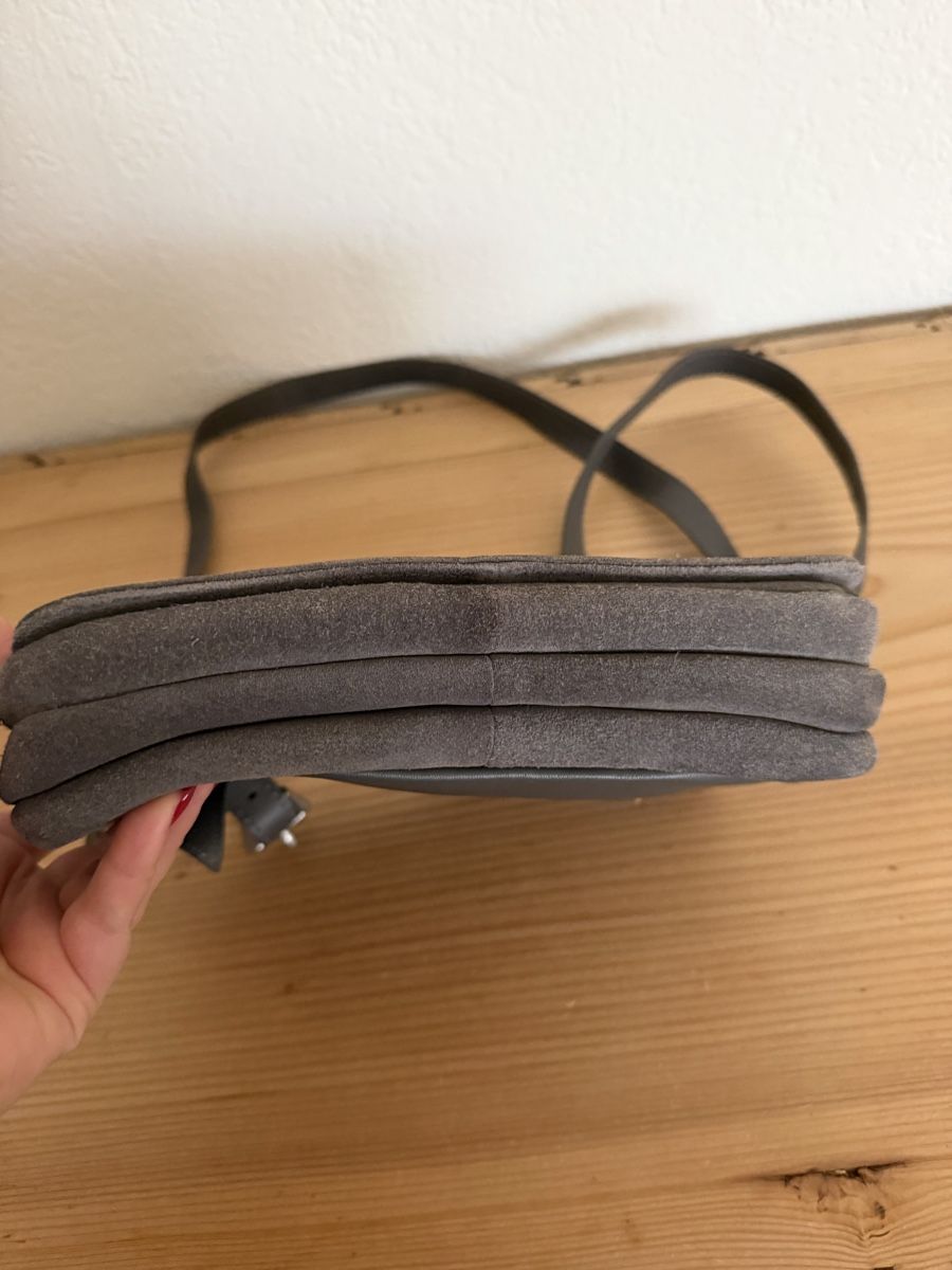 Liebeskind Borse da donna: Liebeskind Berlin Wildleder Tasche - Grau – Usato da Langnau am Albis venduto da Schneeflocke92 8