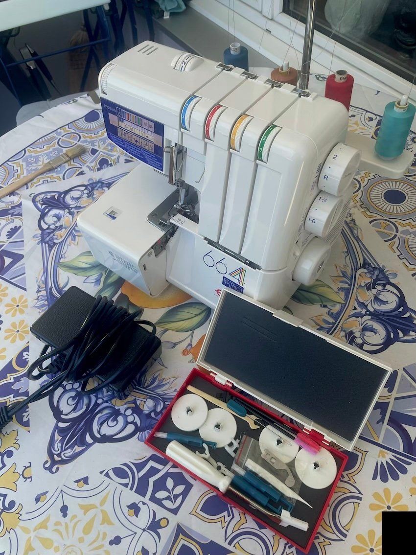 Elna Macchine da cucire: Elna Overlock 664 pro – Usato da Zürich venduto da Rugony 4