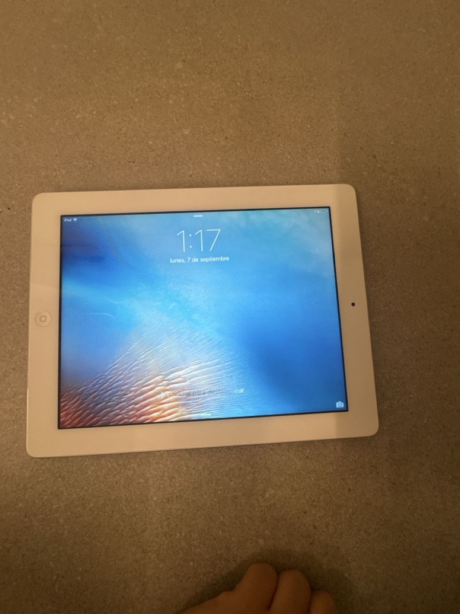 Apple Tablet PC: iPad 3, 32GB, WiFi only model – Usato da Rütihof venduto da ine_6zy5