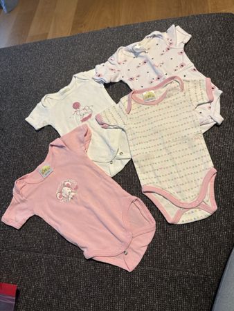 4 Bodys kurzarm Grösse 62/68 guter Zustand