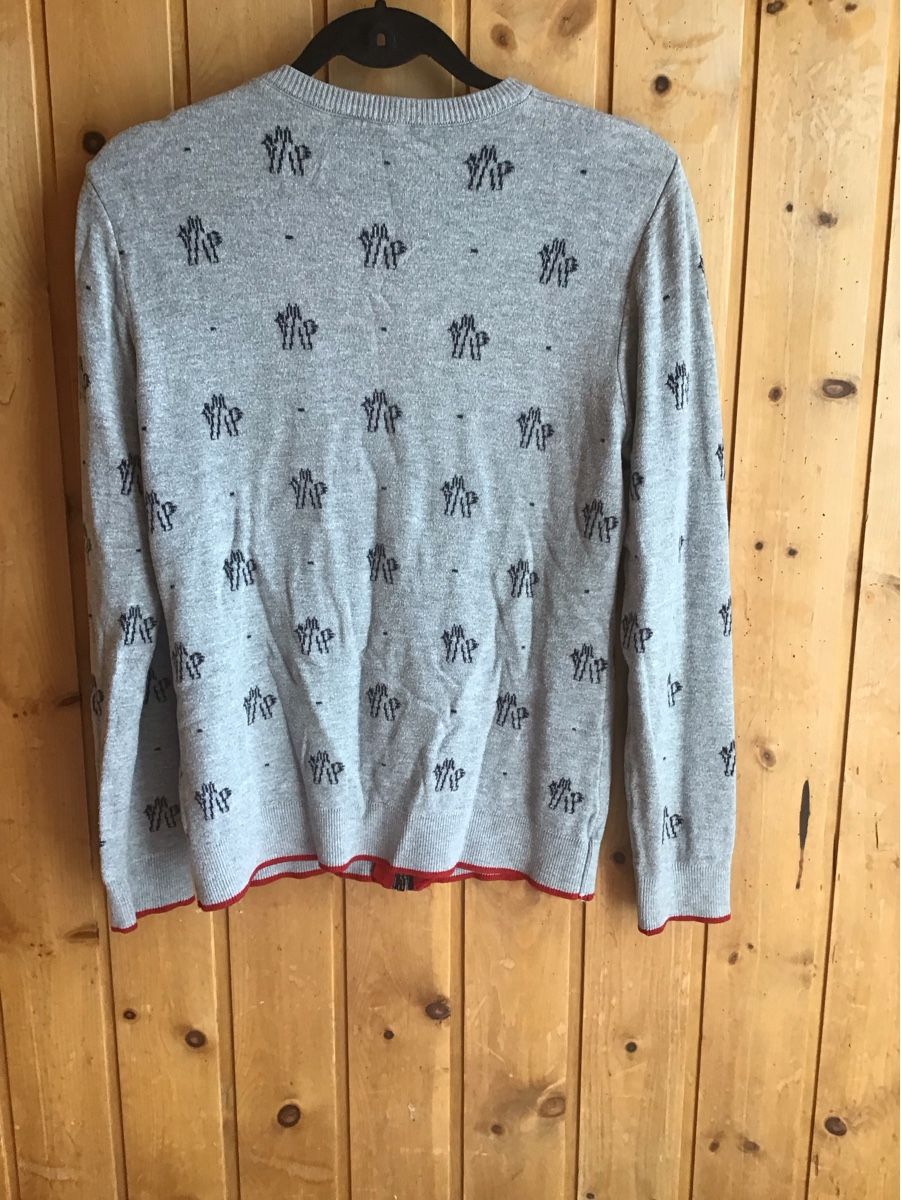 Moncler Giacche: Moncler Strickjacke grau mit Muster Reissverschluss Grösse M – Usato da Samedan venduto da dim_wd9v 1