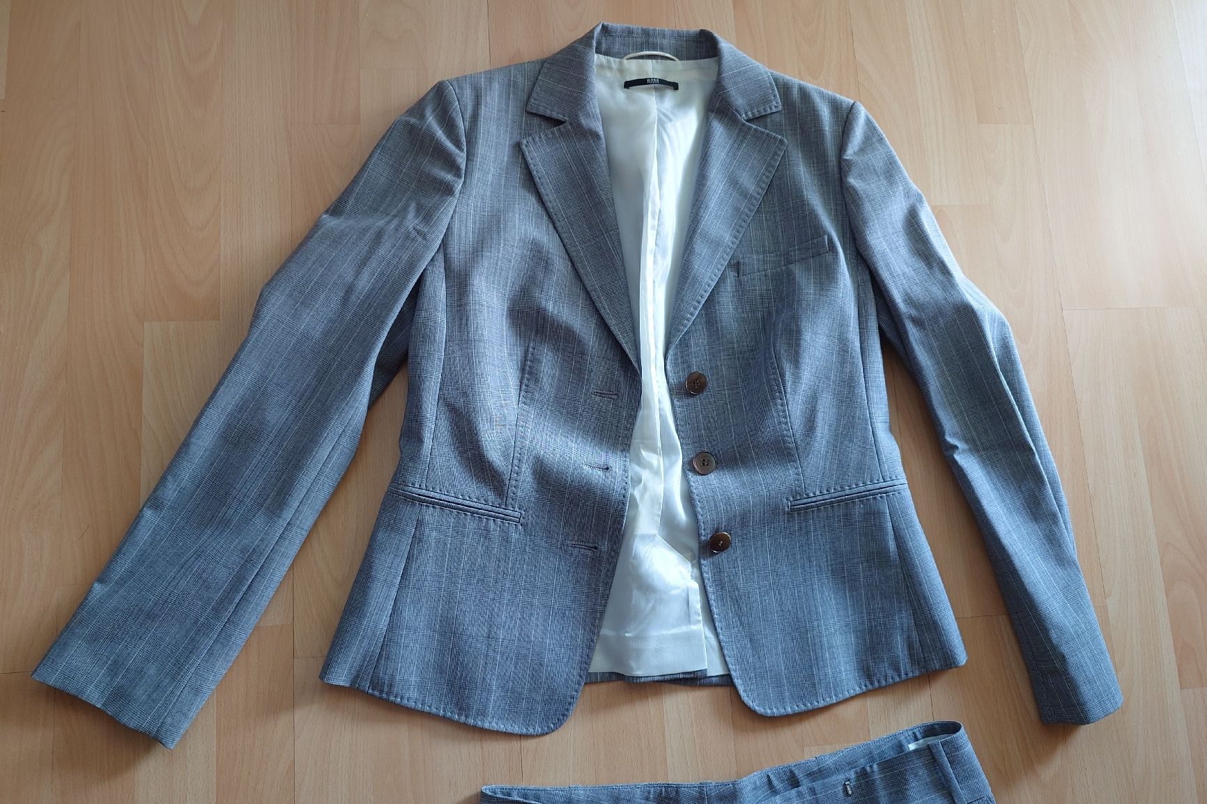 Anzüge & Kostüme: BOSS Anzug Damen 42  – Gebraucht aus Wauwil von Belton 1