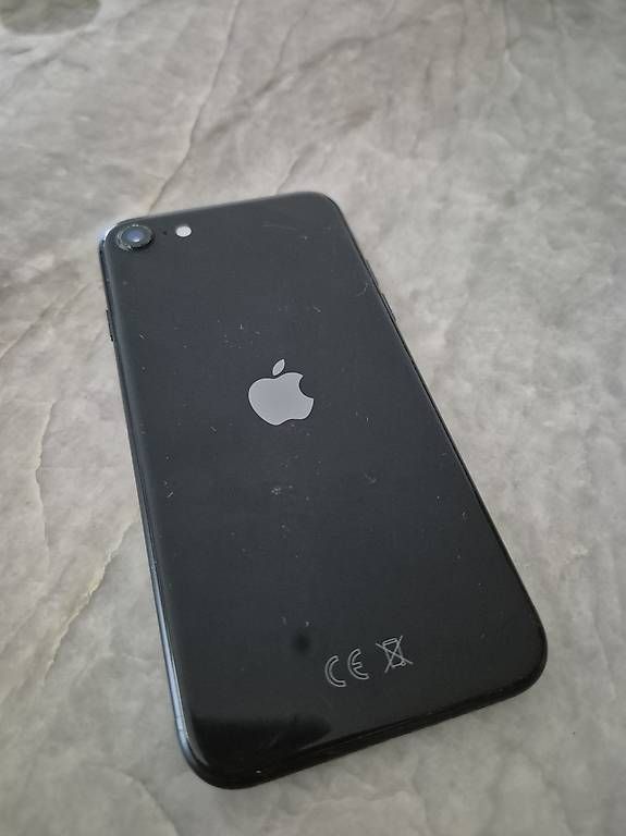 Handys / Smartphones: Iphone SE 2020 – Gebraucht aus Pfäffikon ZH von Cro 2