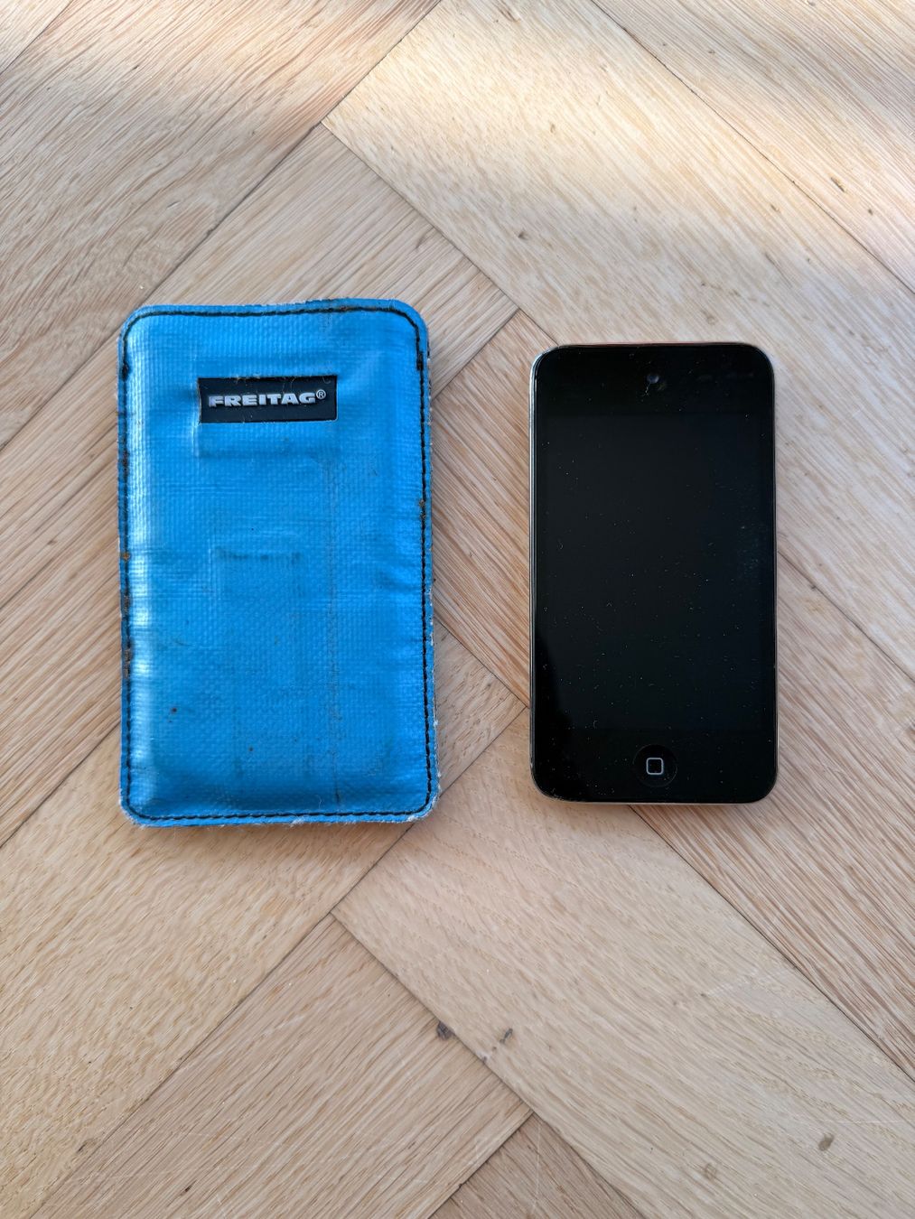 Apple Lecteur multimedia & Streamer: iPod Touch with Freitag Cover (3rd Gen) – D'occasion à Thalwil par Baba26