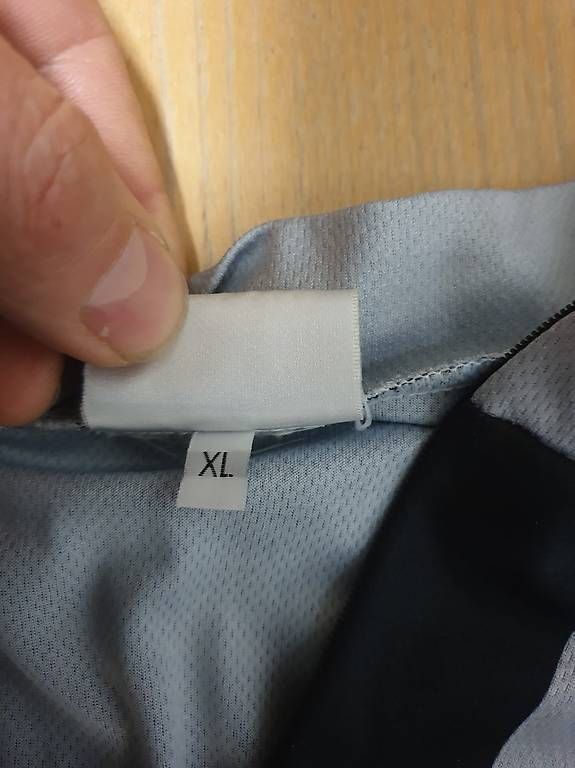 Canottiere & Pantaloni: Velo Trikot Wheeler – Usato da Hinwil venduto da Sinclar1 2