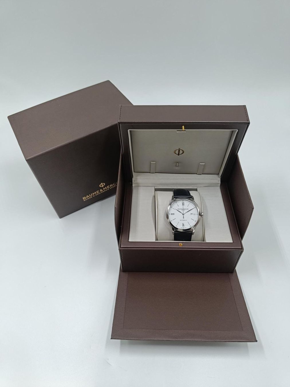 Baume & Mercier Orologi: BAUME & MERCIER " CLASSIMA", 42 MM – Nuovo (secondo la descrizione) da Luzern venduto da EdiGem 1