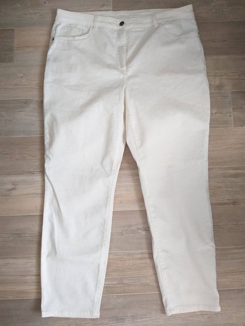 Madeleine Jeans: MADELEINE Jeans taille / Grosse 46 CH – Neuf (Voir description) à Cossonay-ville par Super-Price-Quality