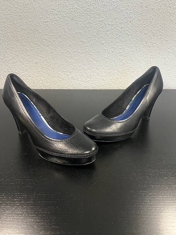 Scarpe da donna: Schwarze Damen-Pumps High Heels Gr. 40 – Usato da Au SG venduto da ali_j87n