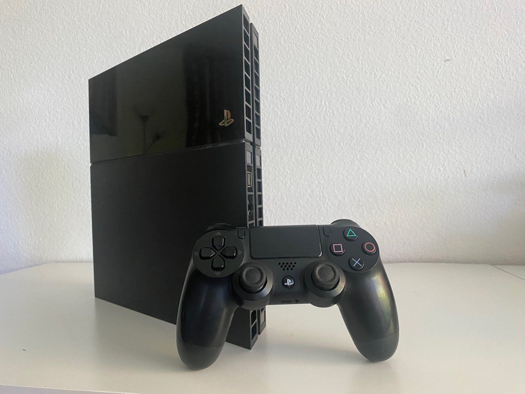 Sony Console: PlayStation 4 mit Controller – Guter Zustand – Usato da Hünenberg venduto da AzteC_8 2