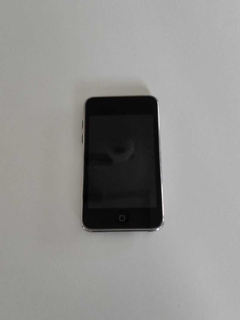 Apple Lettore multimediale portatile: ipod touch 2 Gen – Usato da Egg b. Zürich venduto da el_gato_77