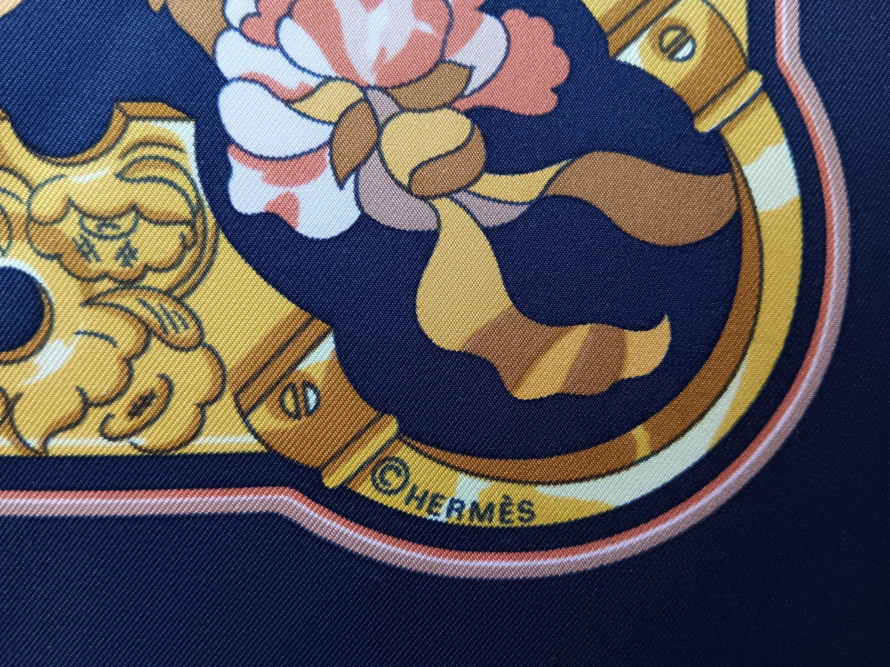 Hermès Foulard & Sciarpe: HERMES "COPEAUX" CARRE 90 CM – Usato da Cossonay-Ville venduto da Les_1001_perles 3