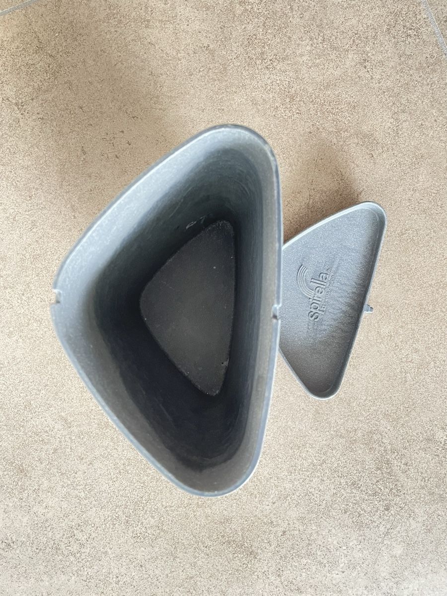 Altro per la casa: Spirella Tisch-/Badeimer, Dreieck, Schwingdeckel – Usato da Bronschhofen venduto da Sommernacht03 3