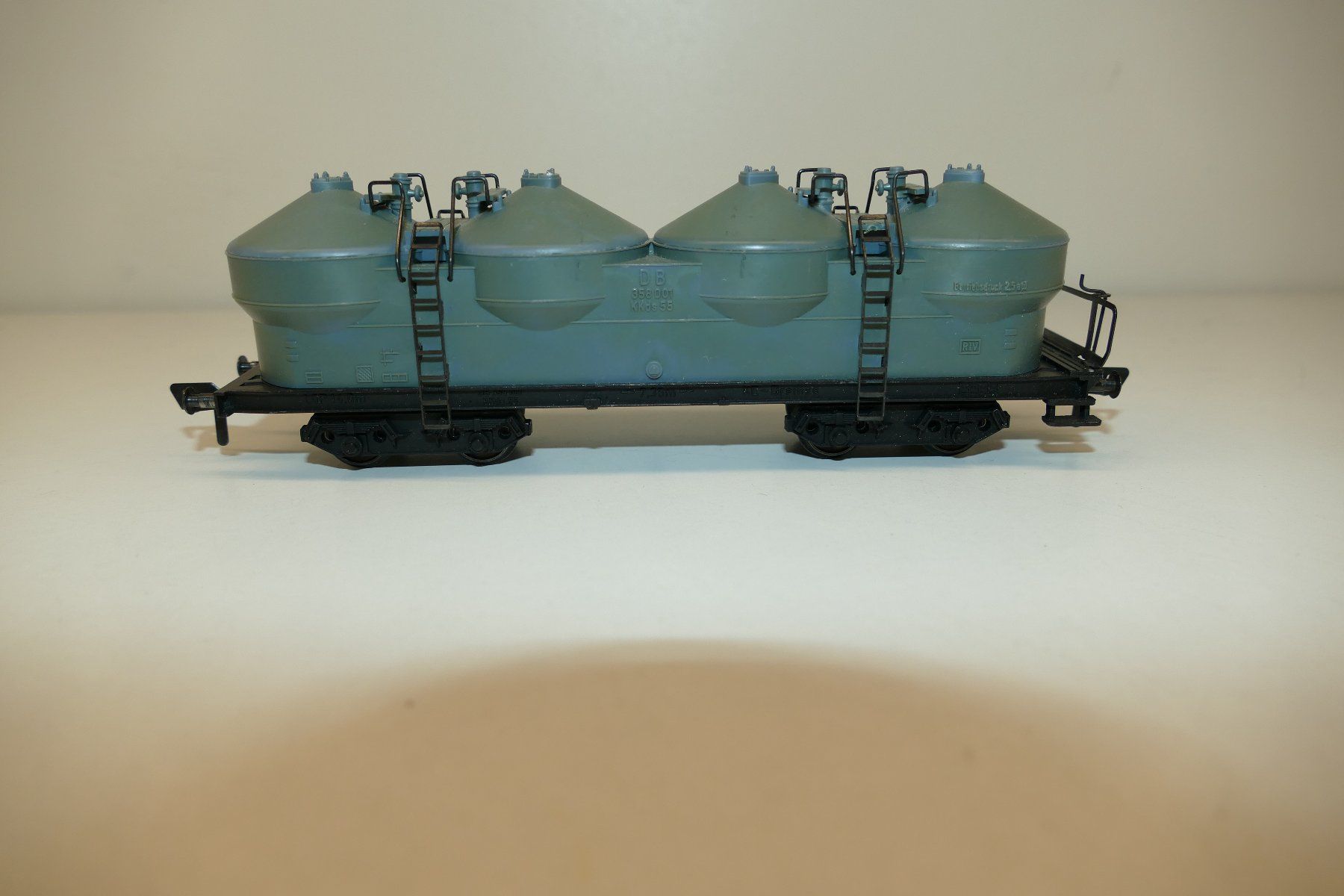 Fleischmann Modellini di ferrovie: Fleischmann H0: DB Staub-Zement-Silowagen – Usato da Niederhasli venduto da rail-duerst