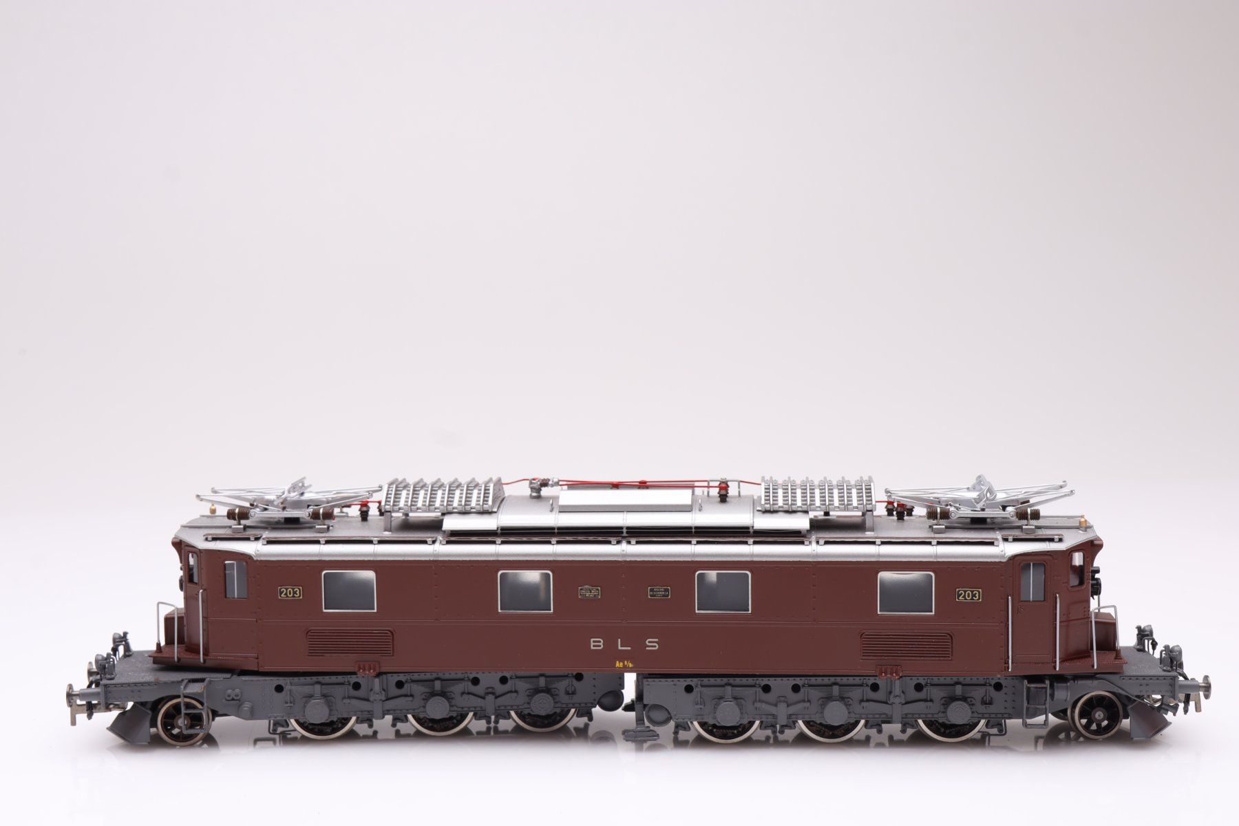 Metropolitan Modelleisenbahnen: Metropolitan BLS Ae 6/8 203 DC, H0 – Gebraucht aus Ried (Muotathal) von Modellbahn.swiss 1