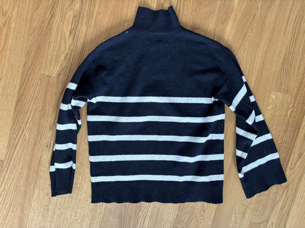 Pullover & Sweatshirts: Striped Turtleneck knit Sweater Blue White Size M – Gebraucht aus Zürich von cha_jz8q 1