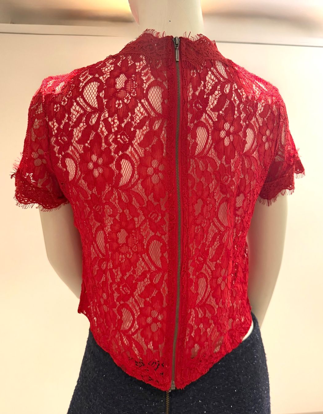 Tops: CHic pull rouge en dentelles  36 – Neu (gemäss Beschreibung) aus Genève von fto_sz8d 2