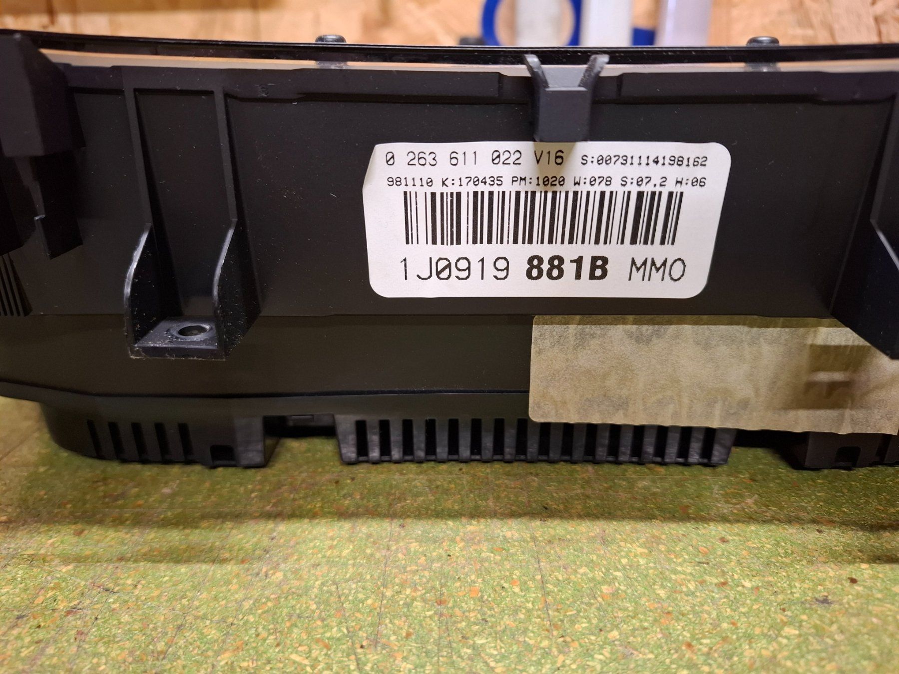 VW Tutti pezzi di ricambio auto: Golf Golf IV Tachoeinheit – Usato da Uttigen venduto da fourstrokeforce 1