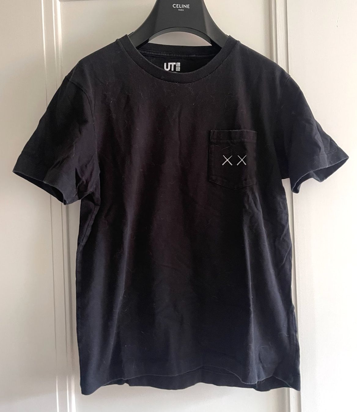 Uniqlo T-shirt: KAWS uniqlo tee – Usato da Zürich venduto da aliiix