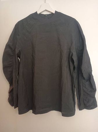 Cos schwarze Bluse mit Details