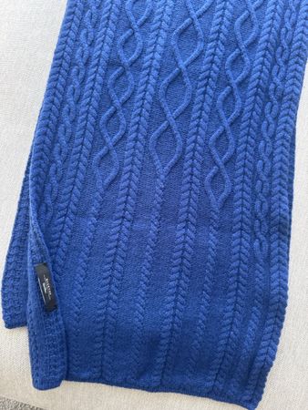 Écharpe Weekend MaxMara bleu cobalt, chaude et douce!