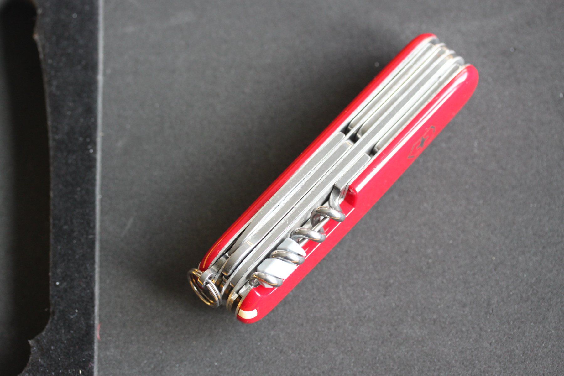 Victorinox Taschenmesser: Victorinox Huntsman "Year of the Dog" 2018 -  Nr. 6096/8888 – Gebraucht aus Riehen von Joncika 6