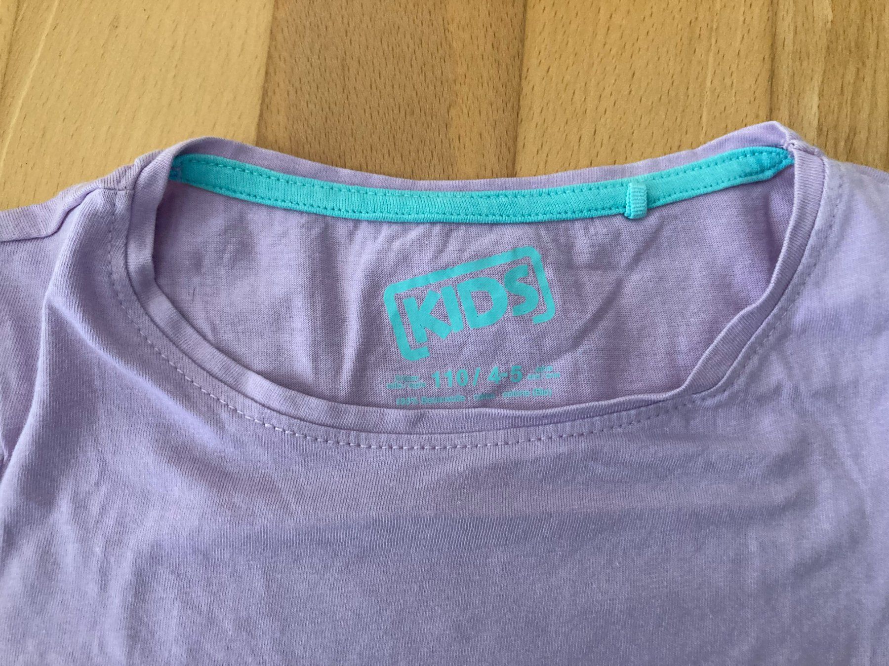 Camicette, T-shirt & Top: T-Shirt violett "KIDS" – Usato da Muttenz venduto da Juvenile33 2