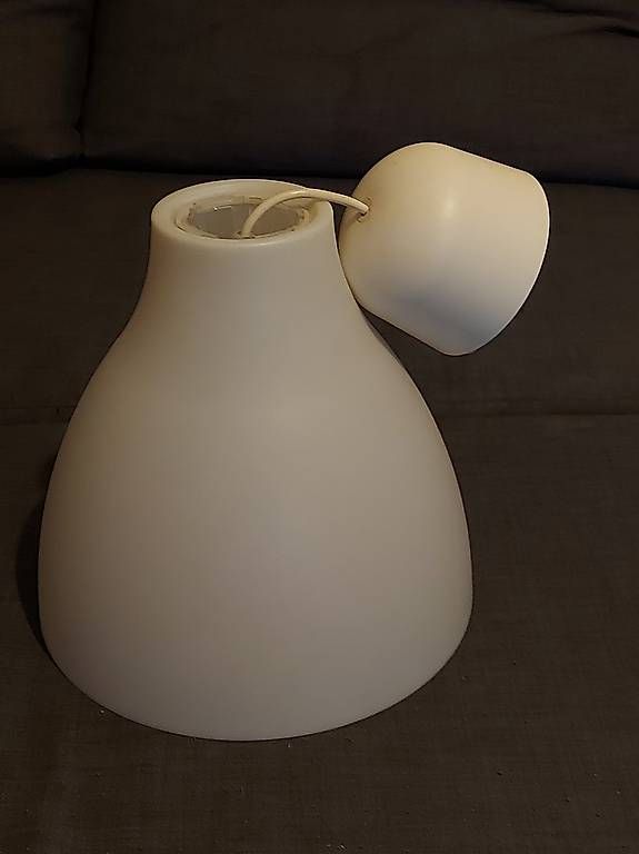 Lampade: Lampe plastique IKEA – Usato da Epalinges venduto da ArnPeytro