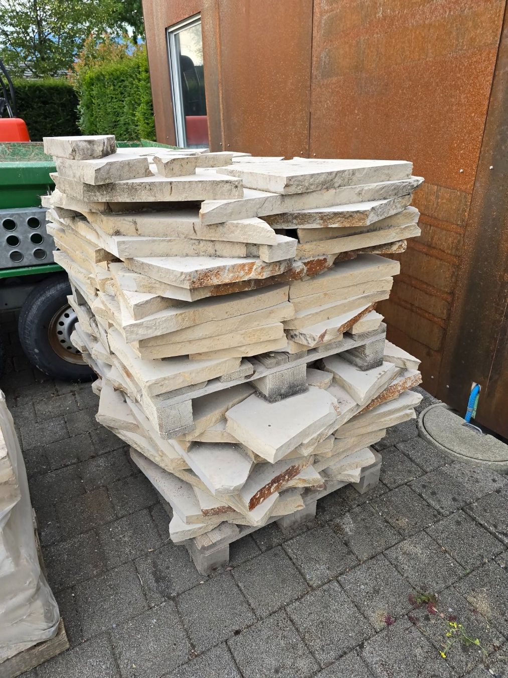 Mosaïques: Kalkstein-Bodenplatten – Neuf (Voir description) à Widnau par Bucher_AG_Gartenbau 2