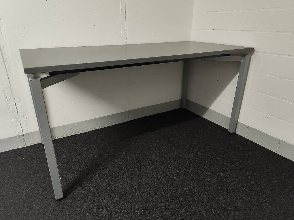 Tavoli: Stabiler Tisch fast wie neu – Usato da Lachen SZ venduto da Kamelfluesterer