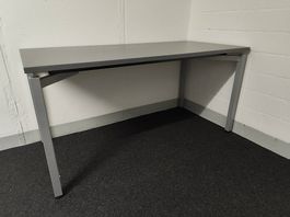 Stabiler Tisch fast wie neu