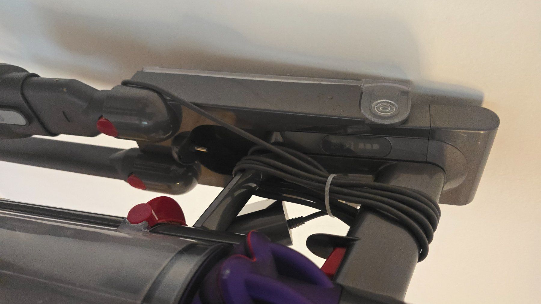 Dyson Staubsauger & Zubehör: Dyson staubsauger V10 Gebraucht – Gebraucht aus Wallisellen von theblacksheep 3