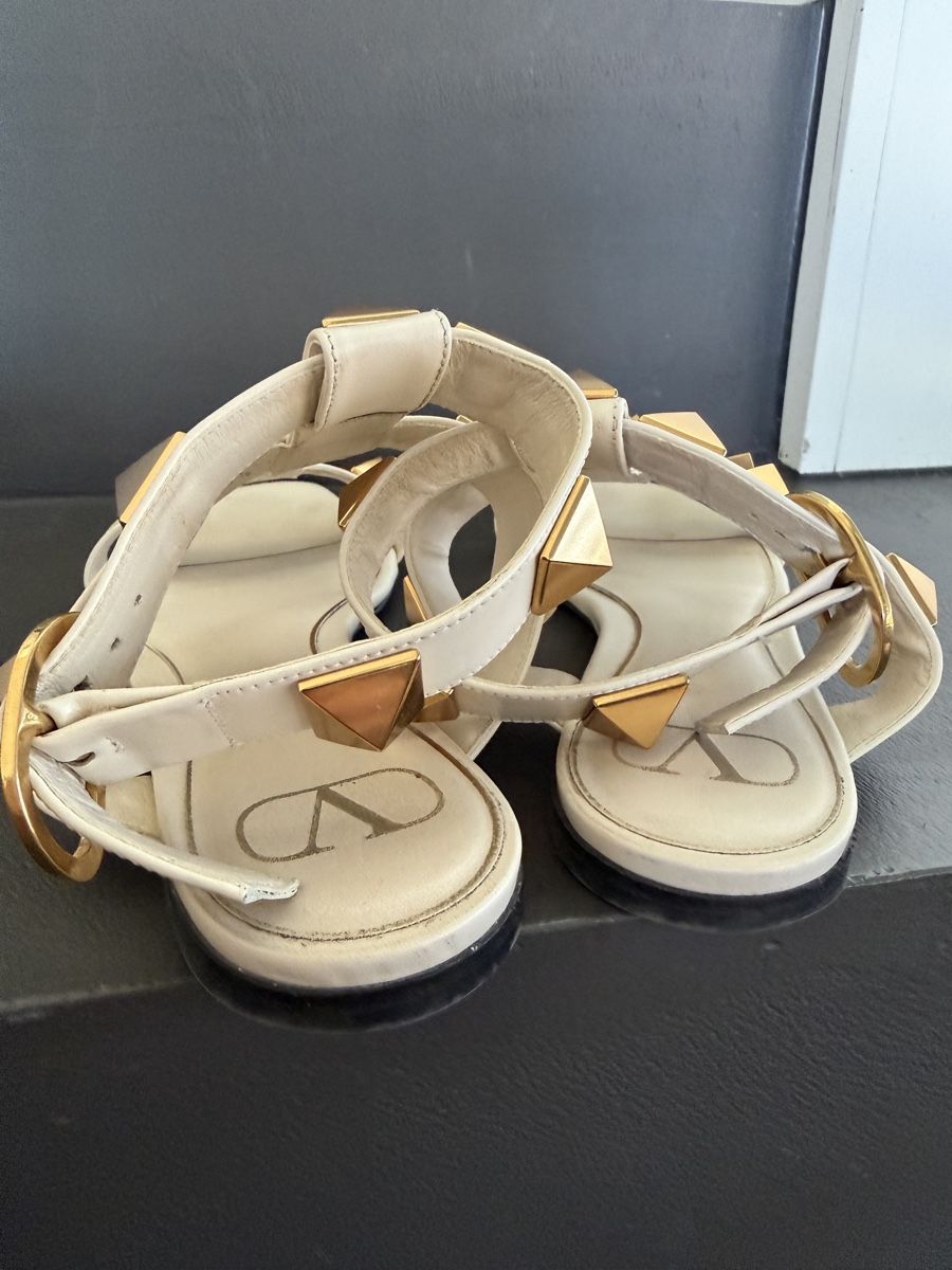 Valentino Scarpe da donna: VALENTINO Roman stud sandals 38.5 – Usato da Steinhausen venduto da Stylelene14 4