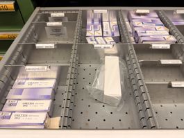 Posten mit Inhalt aus 10 Schubladen (Lot 335) 8108 Dällikon