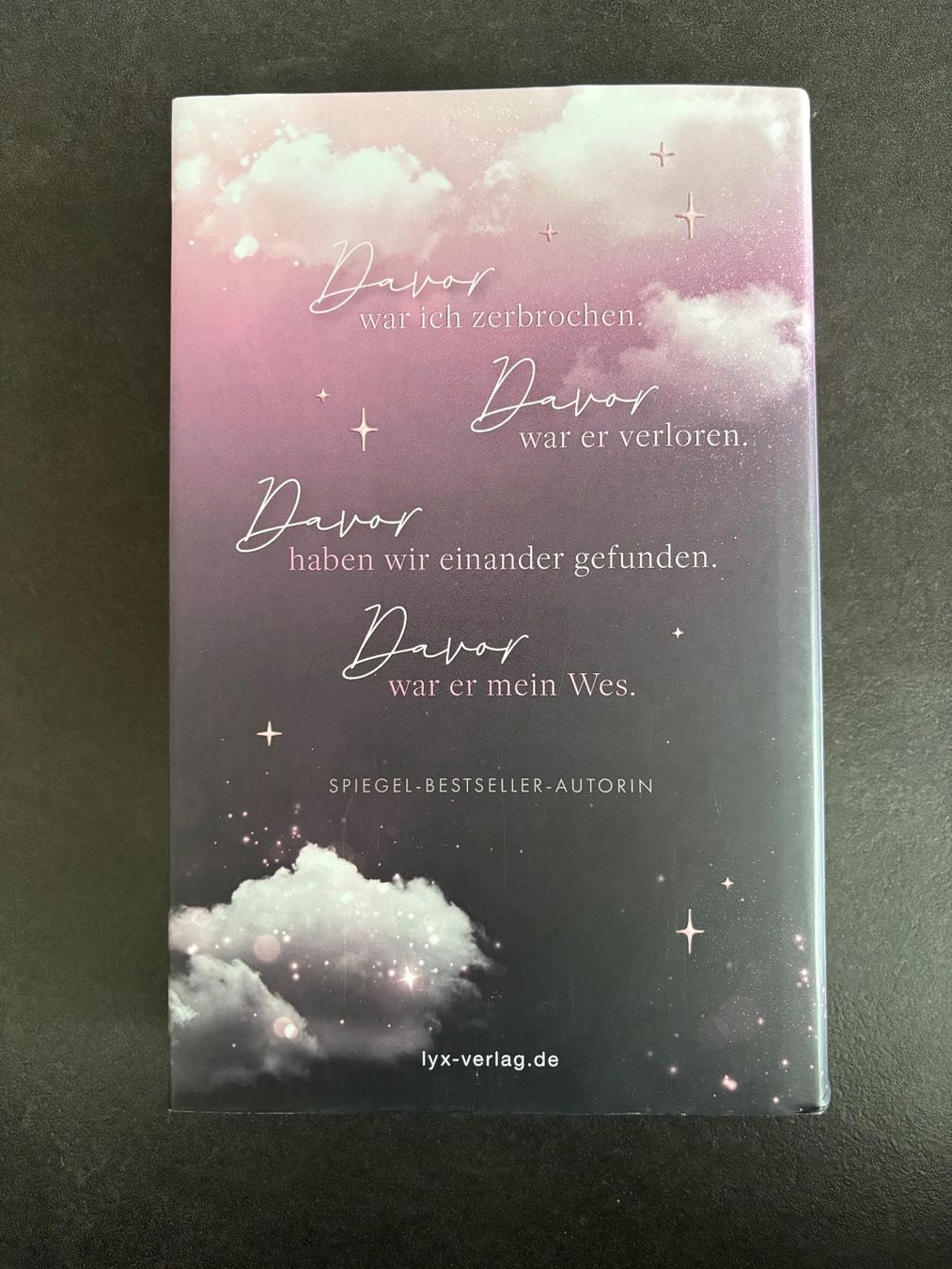 Bücher: Beneath Broken Skies, Anna Savas – Gebraucht aus Gunzwil von TanjaR04 2