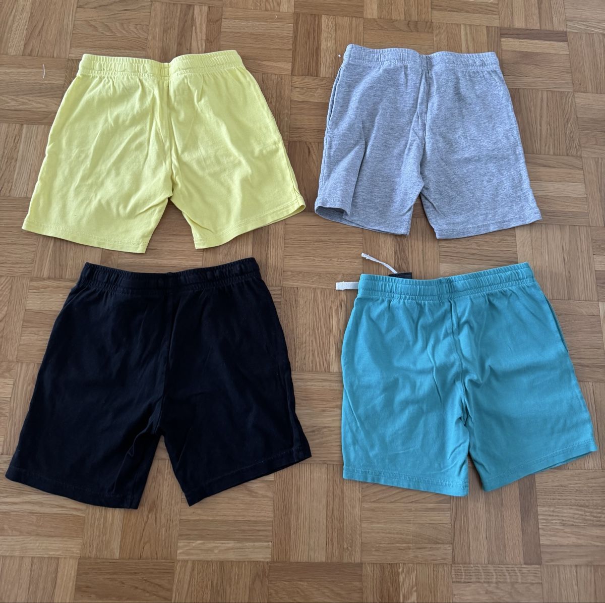 Pantalons: Kinder Shorts Grosse 122 – D'occasion à Zürich par zd_1965 1
