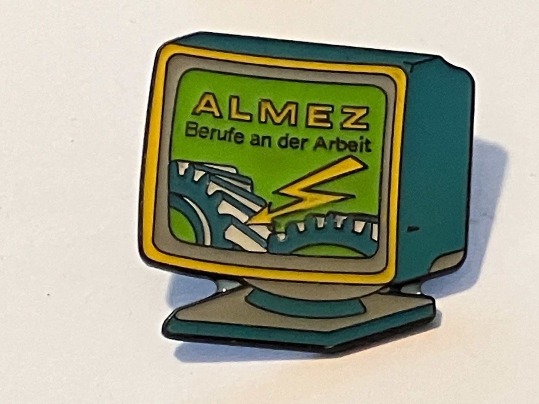 Placchette & Badge: 1 Pin Almez - Berufe an der Arbeit – Usato da Basel venduto da djwwpp