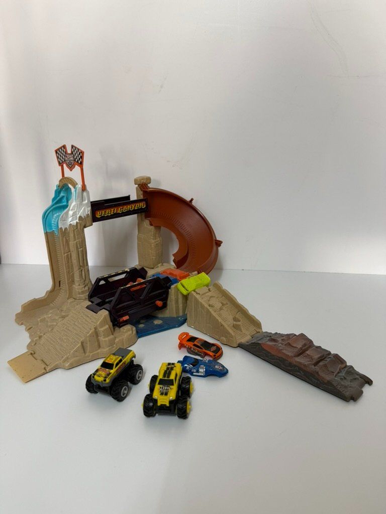 Hot Wheels Giocattoli: Hot Wheels Rev-Ups Verti Canyon - gebraucht – Usato da Lohn/SH venduto da PokemonSchweiz