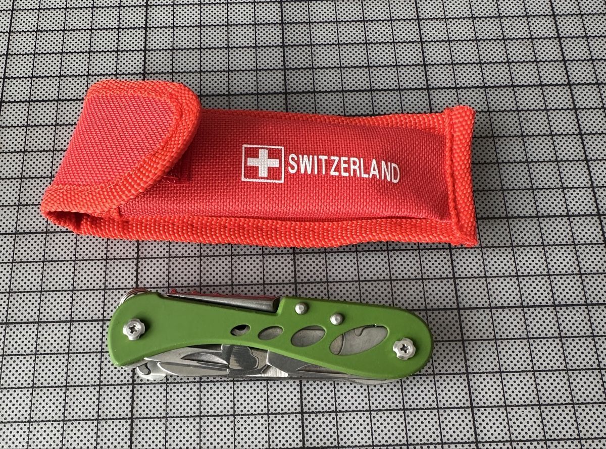 Coltelli tascabile: Multifunktionales Schweizer Taschenmesser, neu. – Nuovo (secondo la descrizione) da Nussbaumen AG venduto da olitech5415