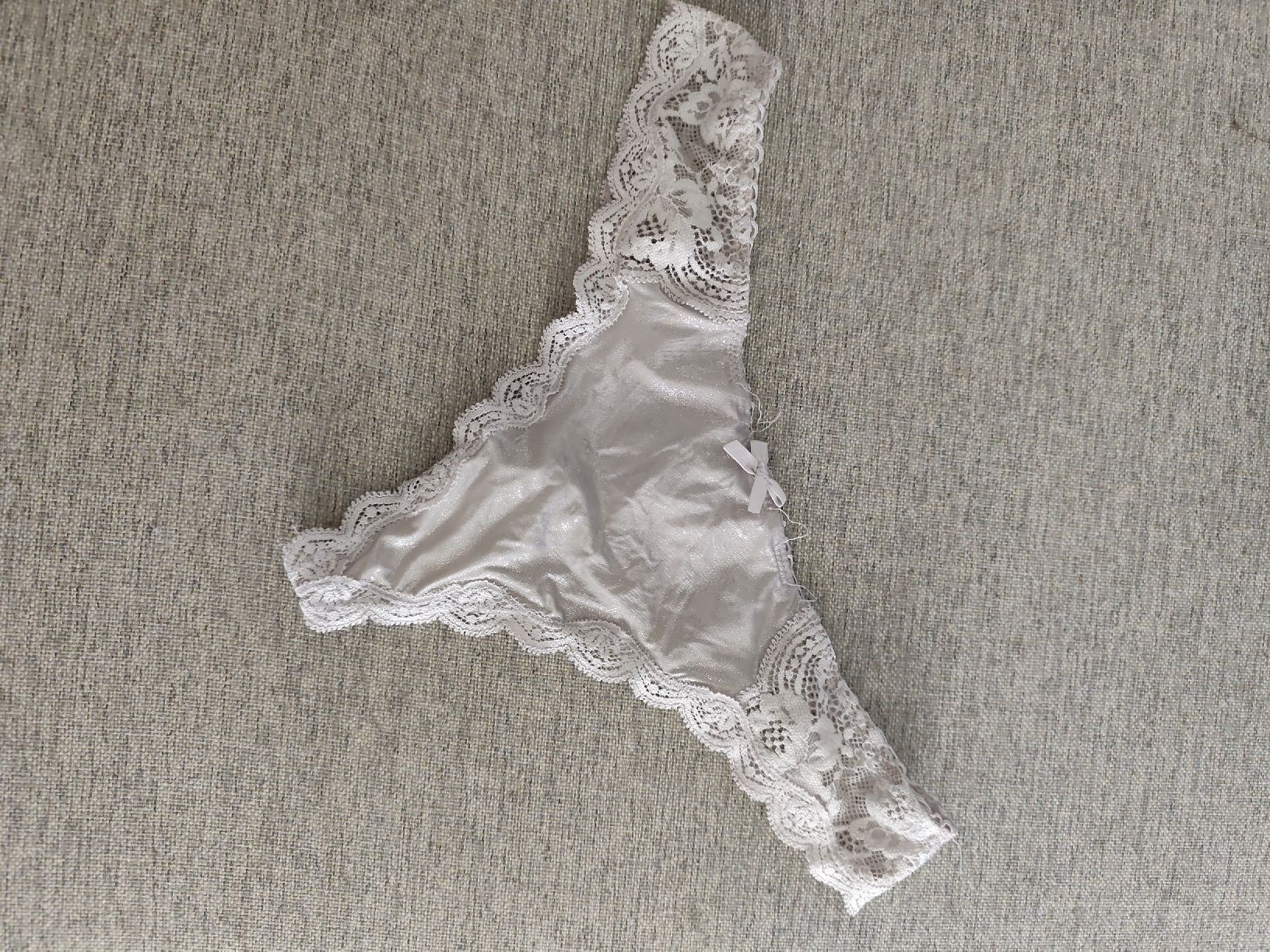 Victoria's Secret Altra biancheria intima: Victoria's Secret String mit Spitze Grösse M.  – Usato da Lenzburg venduto da Iso_jcf7