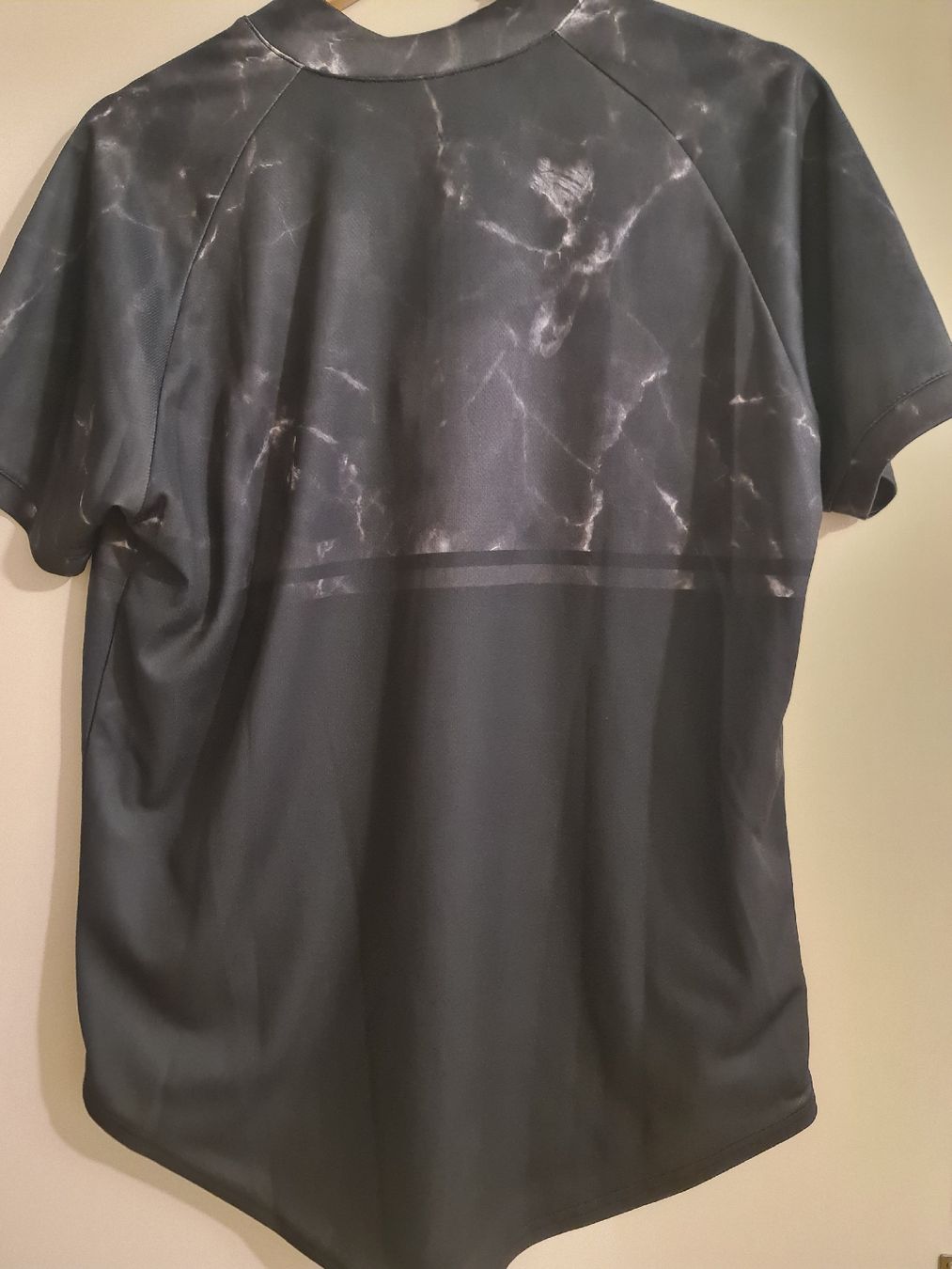 Siksilk T-shirt: Siksilk Oberteil, Grösse S – Nuovo (secondo la descrizione) da Rheinfelden venduto da DukeDumont 1