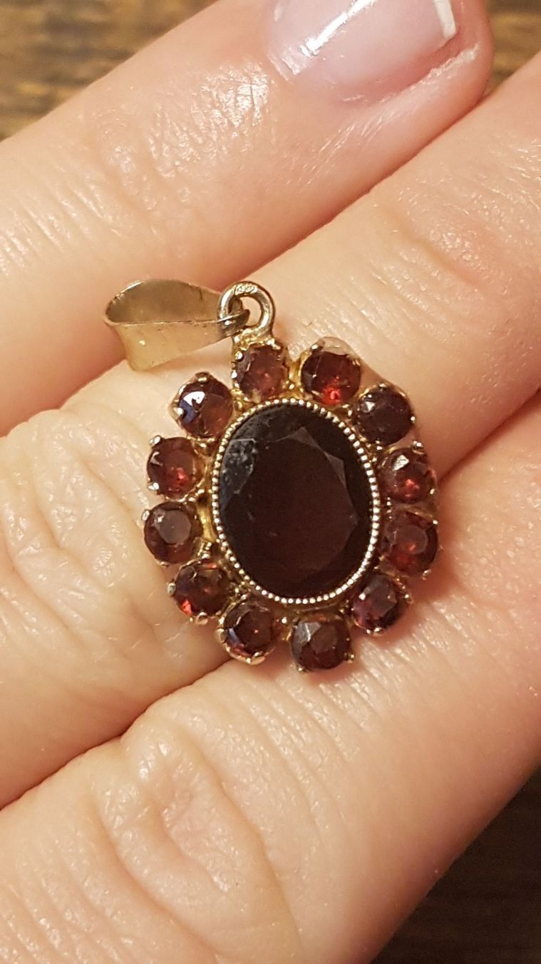 Ciondoli: Traumhafter Granat Anhänger – Nuovo (secondo la descrizione) da Unterägeri venduto da Altgoldschmuck 1