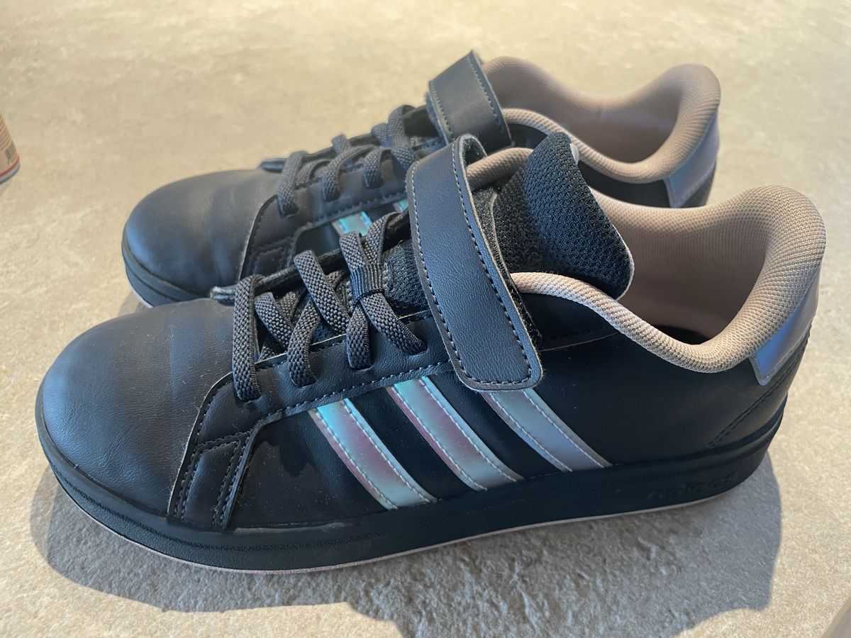 Adidas Scarpe per ragazze: Adidas Sneaker – Usato da Heiligenschwendi venduto da Mike73 1