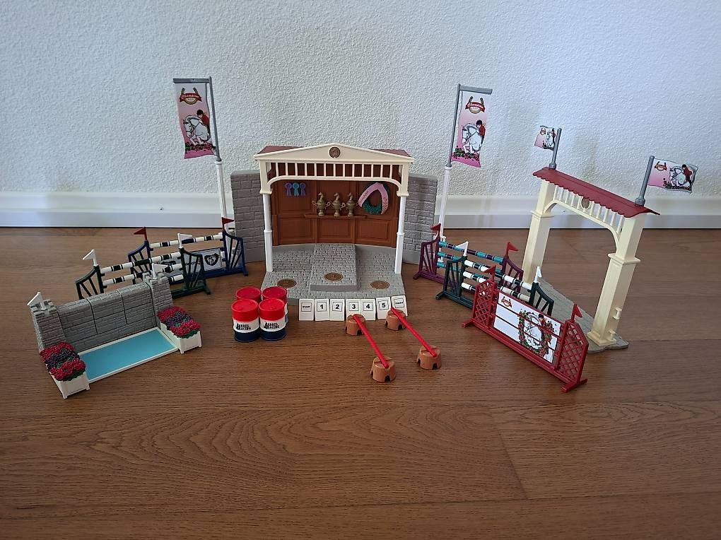 Spielzeuge: Schleich Set "Turnier-/Rangverkündigung" – Gebraucht aus Selzach von marczimi
