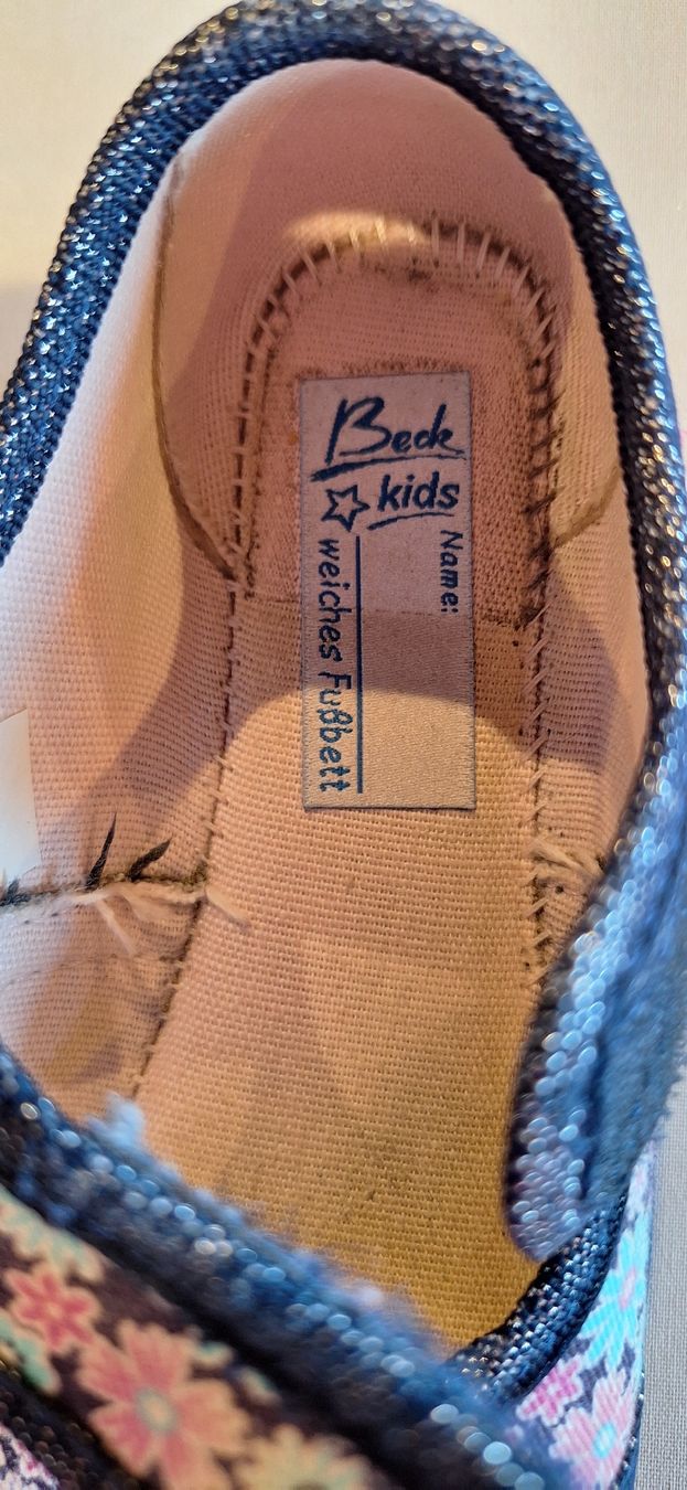 Schuhe für Mädchen: Hausfinken,  Grösse 28 – Gebraucht aus Oberägeri von run_cj6q 3
