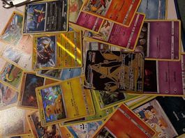 28 Pokémon Karten
